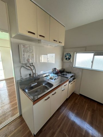 明石ロイヤルマンションのキッチン|きれいなキッチンです