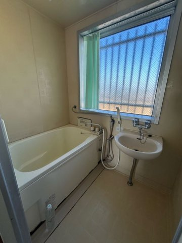 明石ロイヤルマンションの浴室|きれいなお風呂です