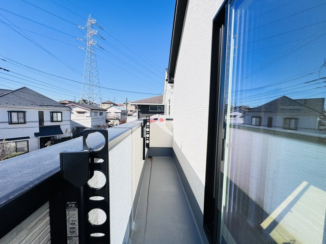 柏市酒井根２丁目新築戸建【酒井根小学校：7分】のバルコニー|寝室前南向きバルコニー・日当たり良好♪