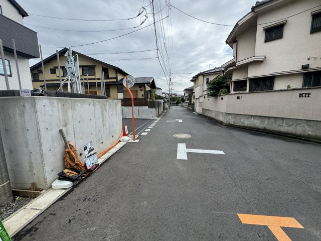 柏市酒井根２丁目新築戸建【酒井根小学校：7分】の前面道路含む現地写真|南側前面道路・幅員約5ｍ