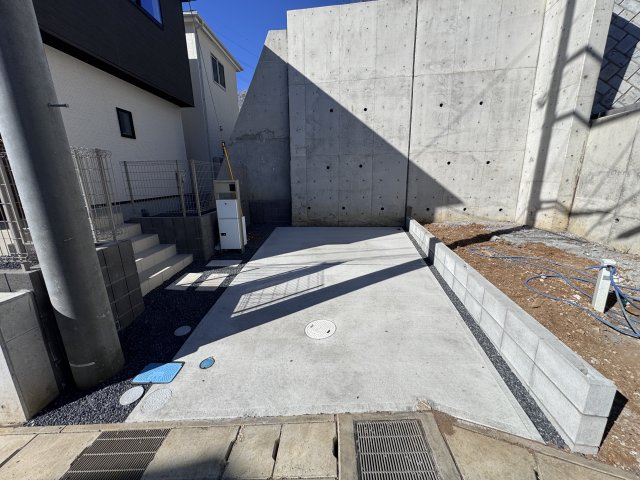 柏市酒井根２丁目新築戸建【酒井根小学校：7分】の駐車場|2号棟駐車スペース