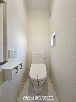 【トイレ】 | ハートフルタウン宇都宮市簗瀬3丁目1229番　A号棟 | 小窓から換気ができて清潔なトイレスペース☆