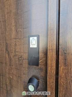 【玄関】 | ハートフルタウン宇都宮市簗瀬3丁目1229番　A号棟 | 防犯性の高いカードキーです。