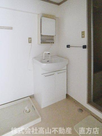 直方市新知町の賃貸マンションの洗面所