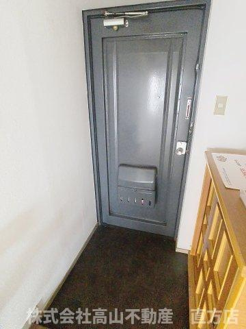 直方市新知町の賃貸マンションの玄関