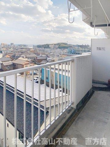 直方市新知町の賃貸マンションのバルコニー