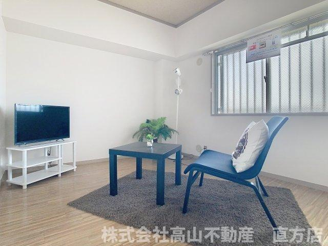 直方市新知町の賃貸マンションの居間・リビング