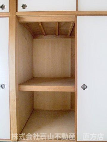 直方市新知町の賃貸マンションの収納