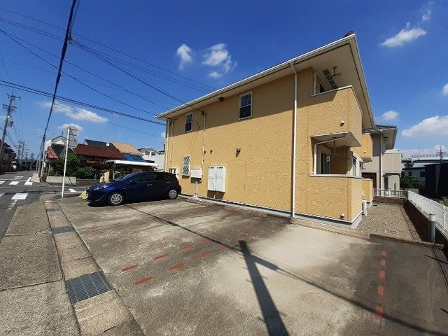 リモーネ楠の駐車場|駐車場に車を止められます