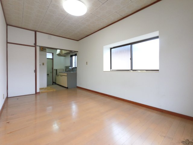 【寝室】 | ※側窓はありません