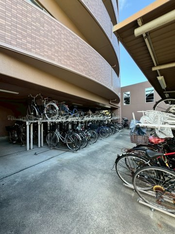 ランフォルセ香里園の駐輪場