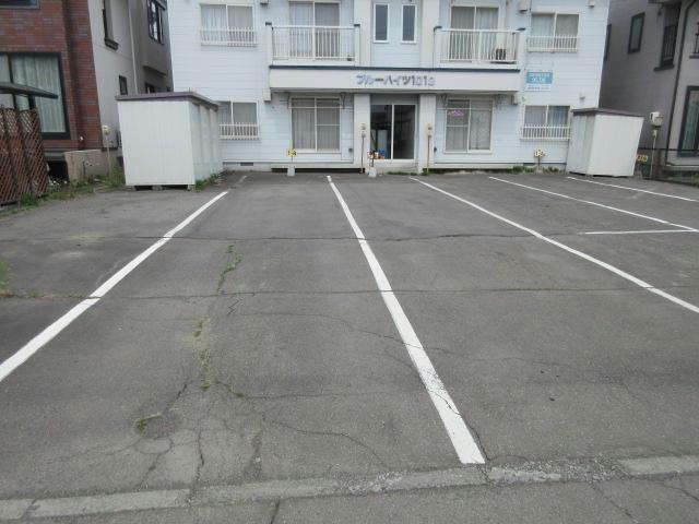 ブルーハイツ1010の駐車場