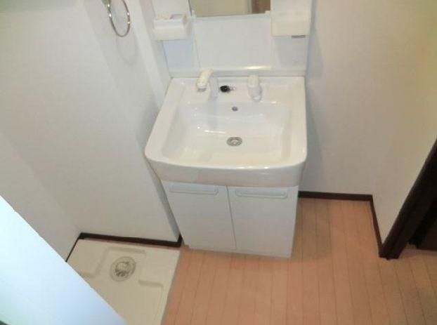 バージュアル浦和ウエストの独立洗面台|別号室の参考写真です。