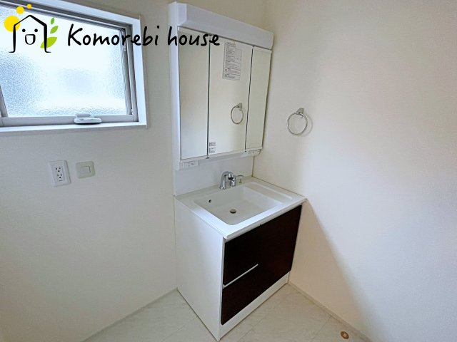 上尾市小敷谷第2　新築一戸建て　リーブルガーデン　10の独立洗面台|26.3.6撮影済み