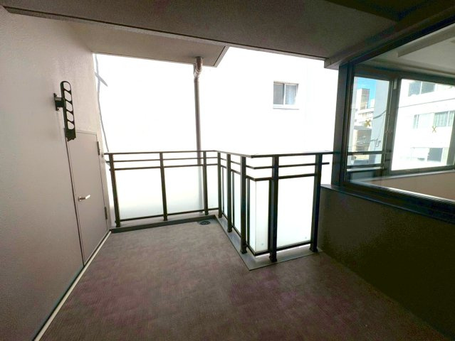 ２０２５年８月フルリフォーム済◆広々リビングの３ＬＤＫ◆ペット飼育可◆ザ・京都レジデンス御所南のバルコニー|インナーバルコニー