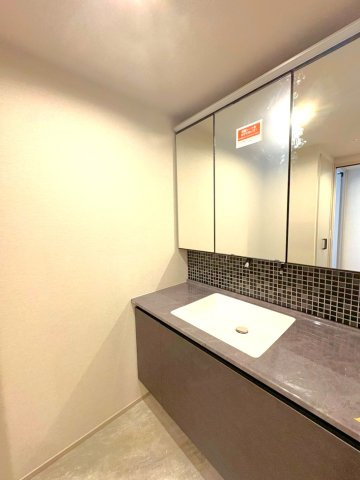 ２０２５年８月フルリフォーム済◆広々リビングの３ＬＤＫ◆ペット飼育可◆ザ・京都レジデンス御所南の洗面所|洗面