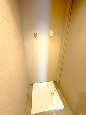 ２０２５年８月フルリフォーム済◆広々リビングの３ＬＤＫ◆ペット飼育可◆ザ・京都レジデンス御所南の洗面所|洗面室：洗濯機置き場