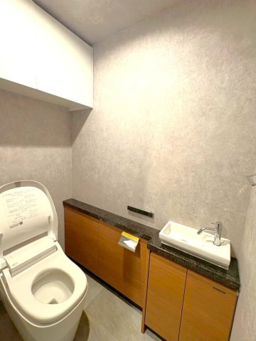 ２０２５年８月フルリフォーム済◆広々リビングの３ＬＤＫ◆ペット飼育可◆ザ・京都レジデンス御所南のトイレ|トイレ