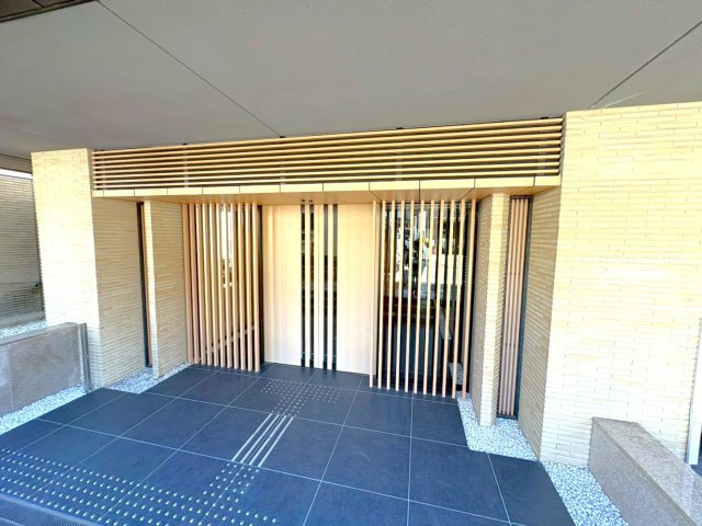 ２０２５年８月フルリフォーム済◆広々リビングの３ＬＤＫ◆ペット飼育可◆ザ・京都レジデンス御所南|マンションエントランス