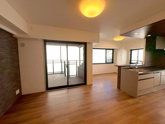 ２０２５年８月フルリフォーム済◆広々リビングの３ＬＤＫ◆ペット飼育可◆ザ・京都レジデンス御所南の居間・リビング|リビング