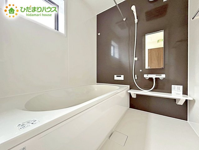 【浴室】 | ひたちなか市稲田10期　新築戸建　1号棟 | 清潔感のある浴室は自分一人のリラックス空間を演出してくれます。もちろんお子様と一緒でも十分な広さがあり快適です(^^♪
