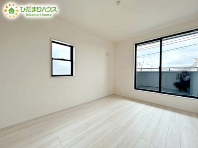 【洋室】 | ひたちなか市稲田10期　新築戸建　1号棟 | バルコニーに面していて、たっぷり光りの入る明るい子供部屋です！