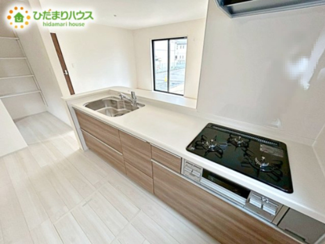 【キッチン】 | ひたちなか市稲田10期　新築戸建　1号棟 | 3口コンロでお料理する時間も短くなりそうですね(*‘∀‘)