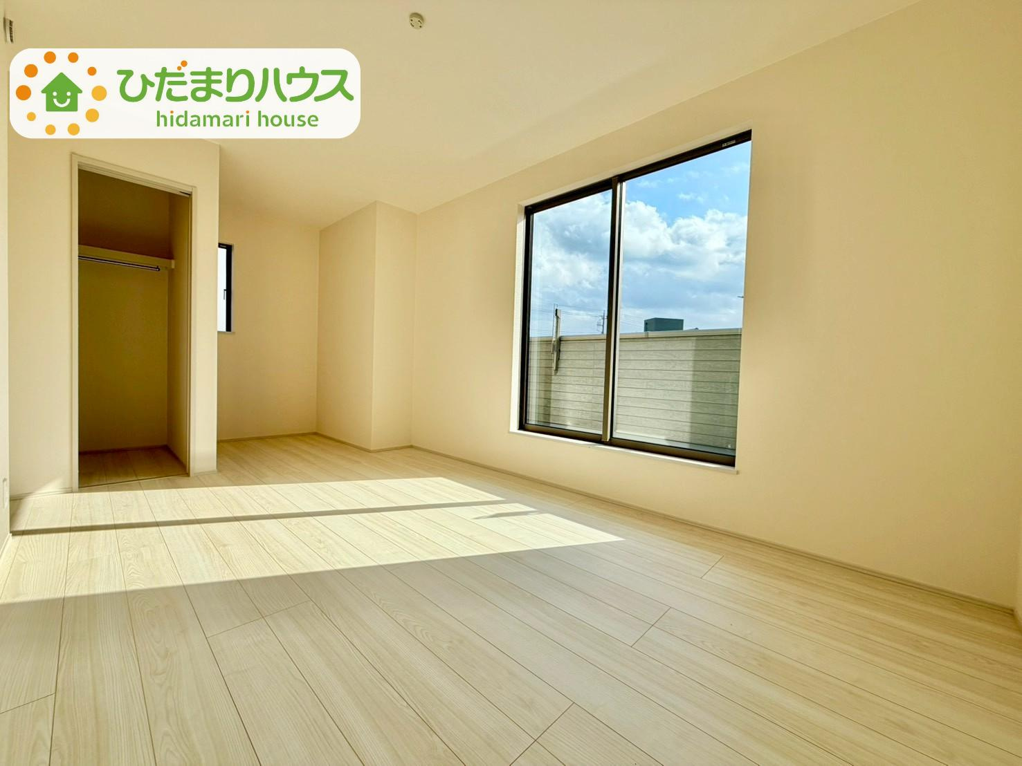 野田市清水619番1　新築戸建　C号棟の寝室|バルコニーに面していて、たっぷり光りの入る明るい主寝室です！							
