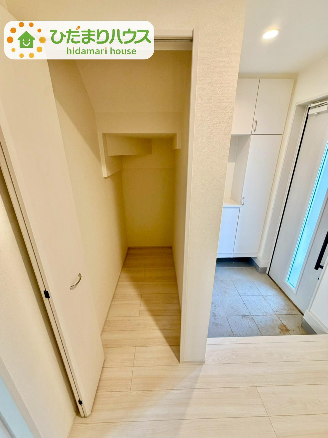 野田市清水619番1　新築戸建　C号棟の収納|便利な廊下収納があるので掃除機や買いだめする洗面所用品はもちろん、箱買いしたペットボトルまでしまえます(^^)												
