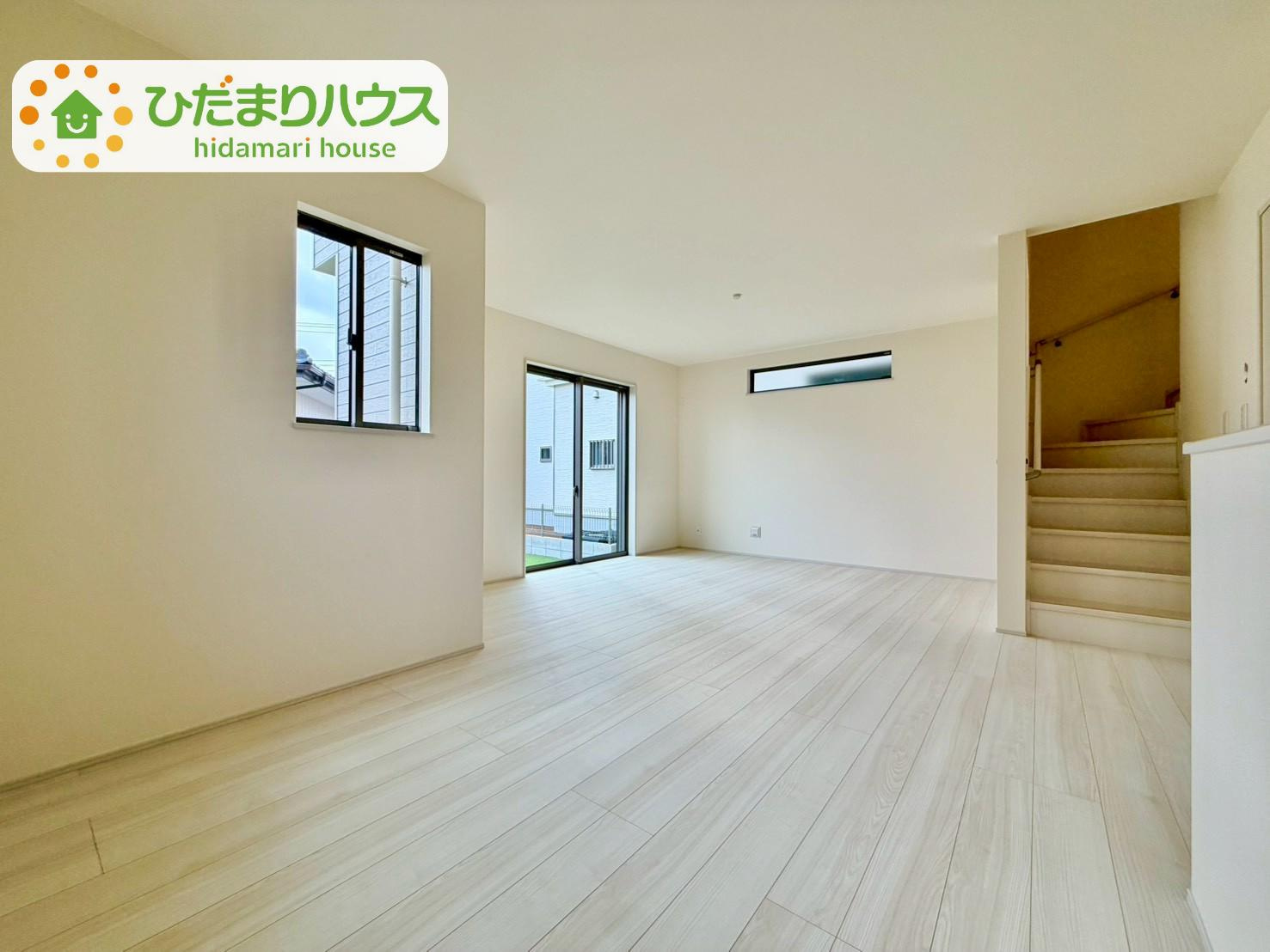 野田市清水619番1　新築戸建　C号棟の居間・リビング|家族だんらんで、笑顔のたえない時間も増えそうな広々としたLDKが魅力です(^^)/窓も多くて明るい空間でくつろげます。												
