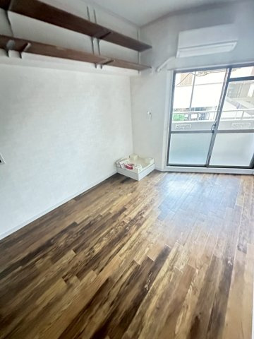 サングレイス西新町の居間・リビング|こちらのリビングで趣味の時間をお楽しみください