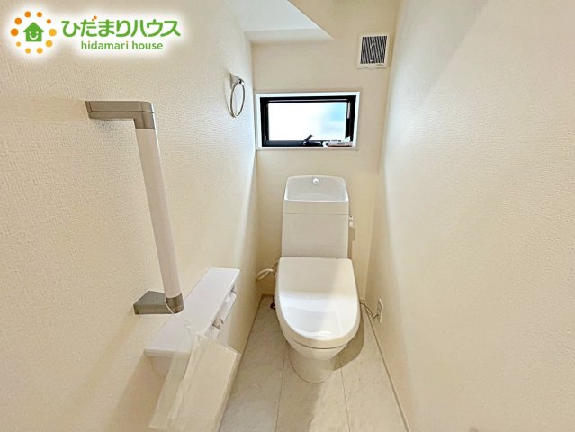 【トイレ】 | ひたちなか市稲田10期　新築戸建　2号棟 | 1・2階にトイレあり。階段を降りなくてもいいので、高齢者の方も優しい☆彡