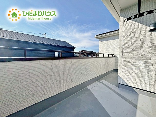 【バルコニー】 | ひたちなか市稲田10期　新築戸建　2号棟 | バルコニーはあなただけの花火会場。色とりどりの花火が夜空を彩ります。