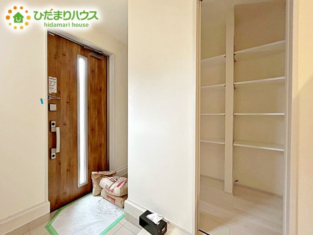 【玄関】 | ひたちなか市稲田10期　新築戸建　2号棟 | スニーカーマニアも納得の天井まであるシューズボックス!(^^)!