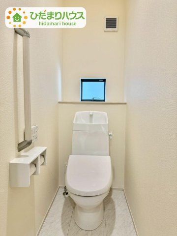 野田市清水619番1　新築戸建　D号棟のトイレ|トイレは1F、2F共に完備！取り合いになることがありませんね(^^)/						
