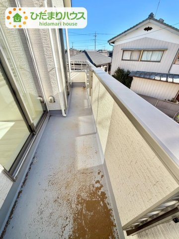 野田市清水619番1　新築戸建　D号棟のバルコニー|広々としたバルコニーは、大量の洗濯物を干しても余裕！お布団だって、家族全員分をいっきに干せますね(^O^)							
