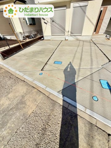 野田市清水619番1　新築戸建　D号棟の駐車場|ご家族でお車に乗る方に！駐車場2台分あります！						
