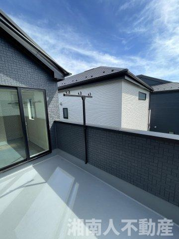 小田原市堀之内2期  新築戸建全7棟　1号棟のバルコニー|開放的で明るい空間を演出してくれるバルコニーです