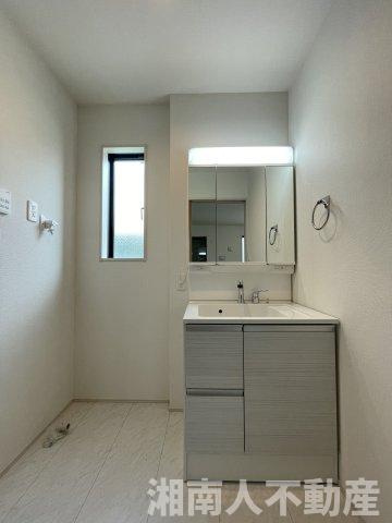 小田原市堀之内2期  新築戸建全7棟　1号棟の独立洗面台|独立洗面台あり、毎朝おしゃれに忙しい女性の方におすすめです