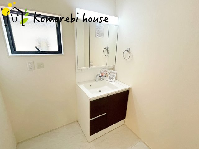 上尾市小敷谷第2　新築一戸建て　リーブルガーデン　11の独立洗面台|独立洗面台で身支度をすべて済ませてしまいましょう