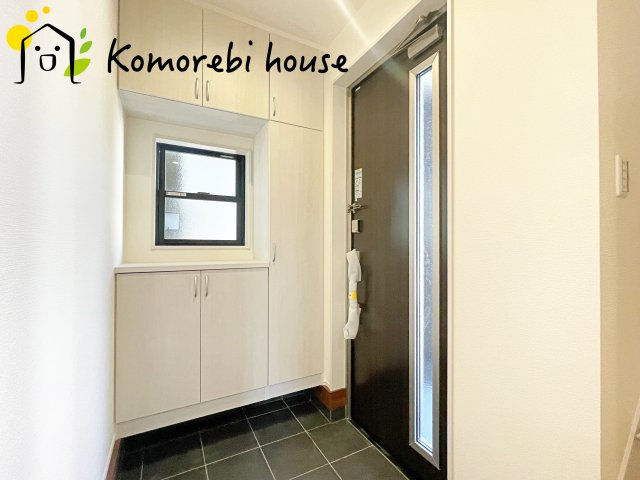 上尾市小敷谷第2　新築一戸建て　リーブルガーデン　11の玄関|明るい玄関です