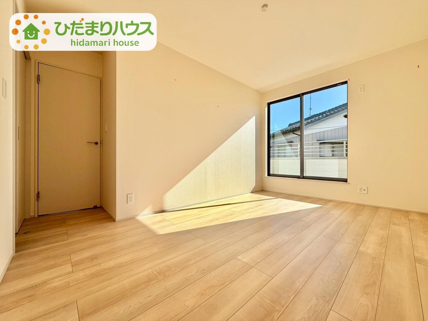 野田市清水619番1　新築戸建　E号棟の洋室|バルコニーに面していて、たっぷり光りの入る明るい主寝室です！							
