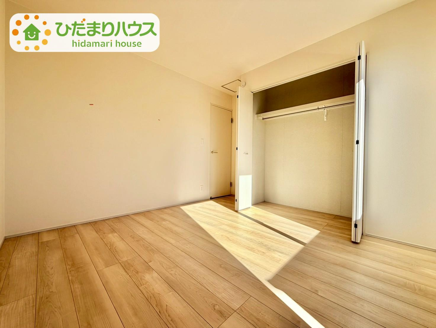 野田市清水619番1　新築戸建　E号棟の洋室|"大容量のクローゼット！ハンガーパイプ付き。洋服をかけて収納すれば、「何を持っているか」忘れることもありません！"							
