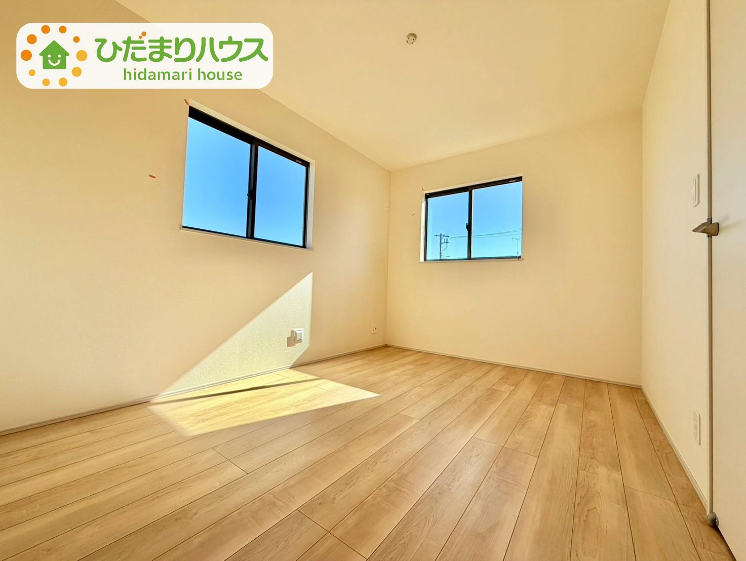 野田市清水619番1　新築戸建　E号棟の洋室|窓が多く、明るい空間を演出してくれます(*^^*)						
