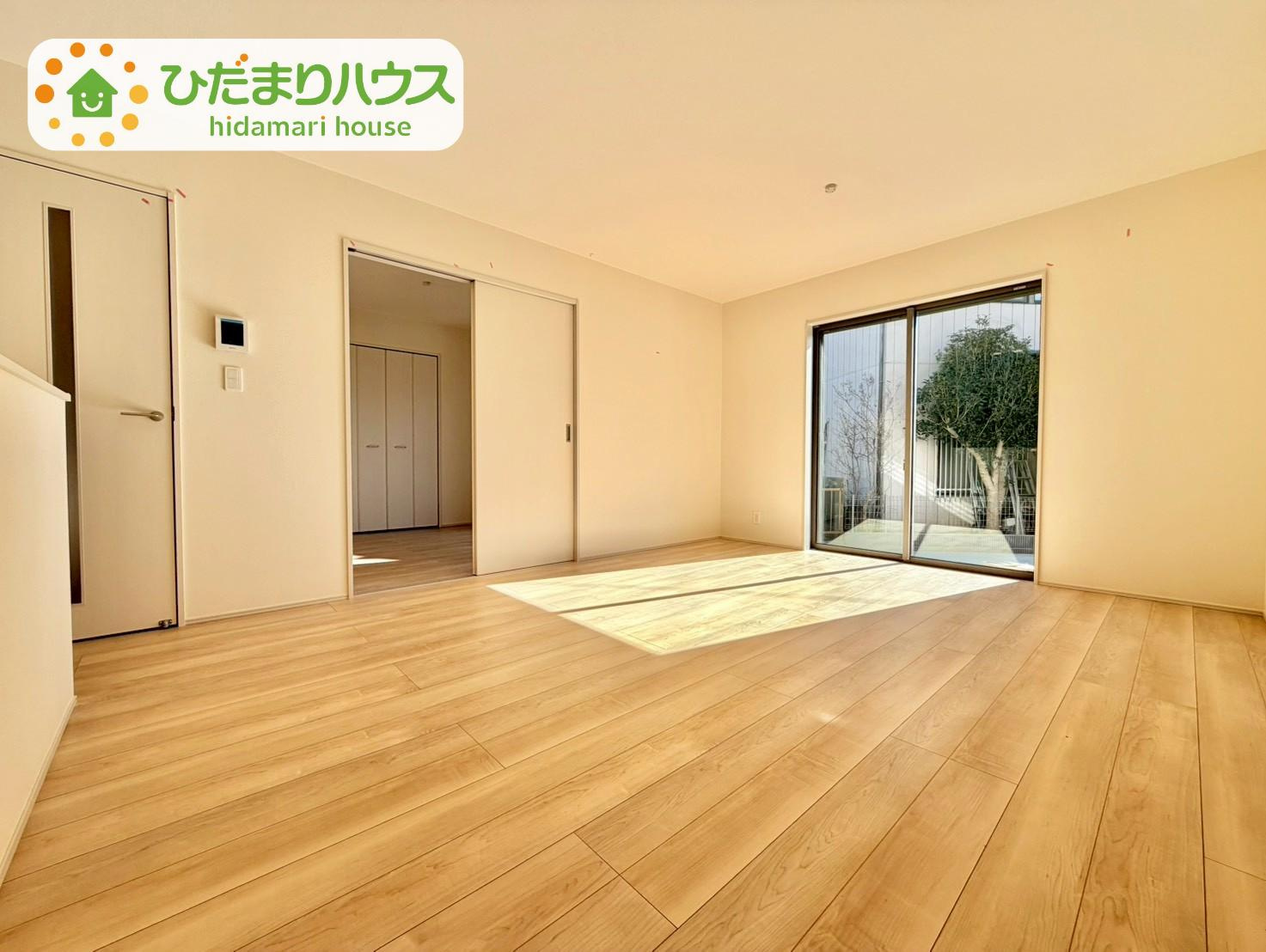 野田市清水619番1　新築戸建　E号棟の居間・リビング|南向きのリビングではぽかぽかの日差しが感じられます☆彡						
