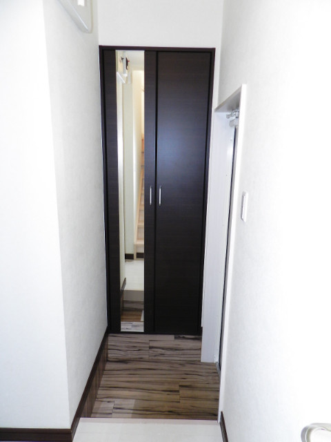 リバースマウンテン弐番館の玄関