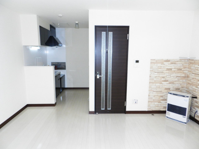 リバースマウンテン弐番館の居間・リビング