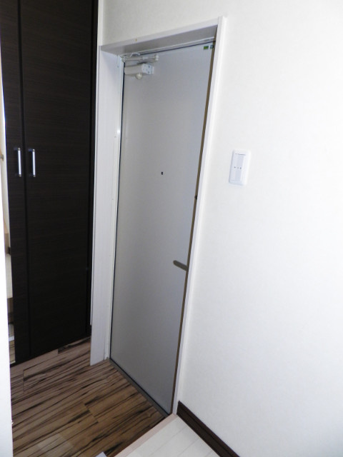 リバースマウンテン弐番館の玄関