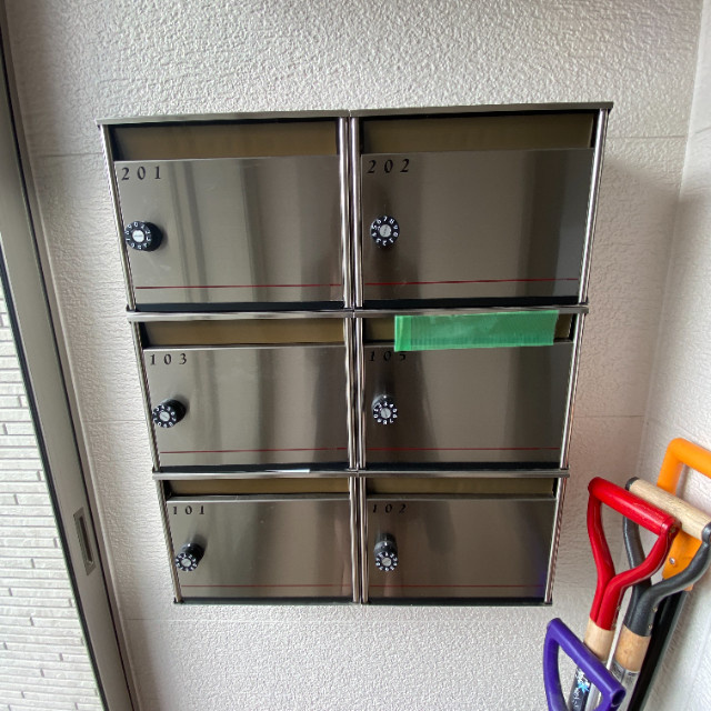 リバースマウンテン弐番館のエントランス