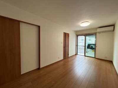 【居間・リビング】 | 深井北町　中古一戸建 | 南海泉北線「深井」駅まで徒歩２１分！毎日の通勤・通学に便利ですね！忙しい朝や遅い帰宅時にも安心ですね♪